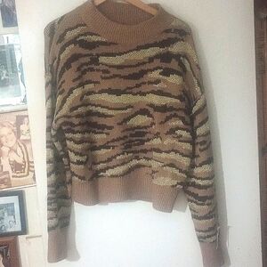 Adorable sweater w/ tiger stripes adorned w/ gold thread ( L)